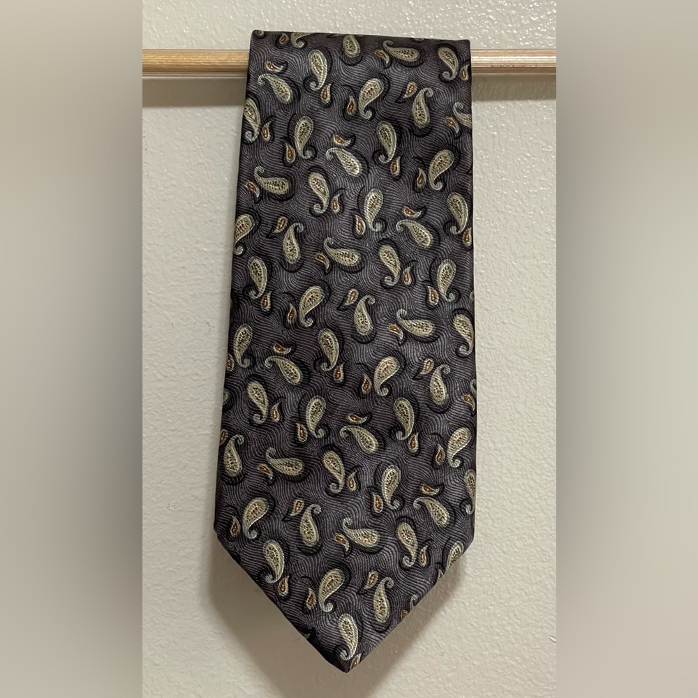 Geoffrey Beene Black Tie with Beige and Brown Paisley